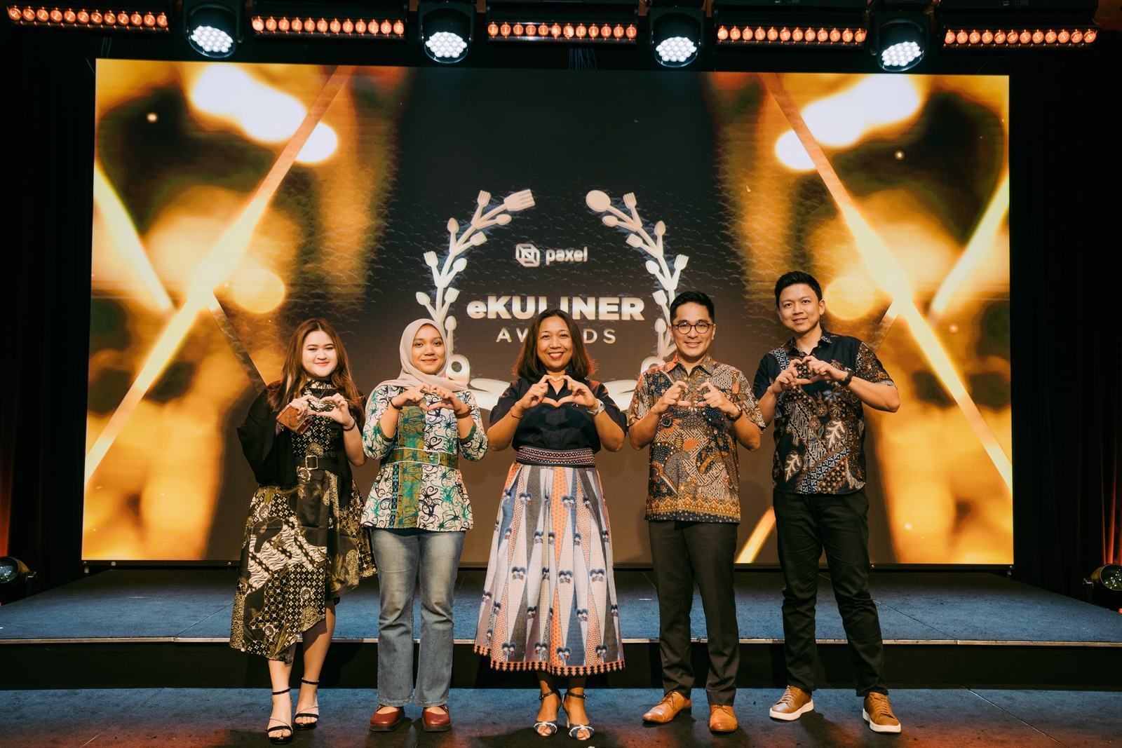 Foto bersama di panggung eKuliner Awards