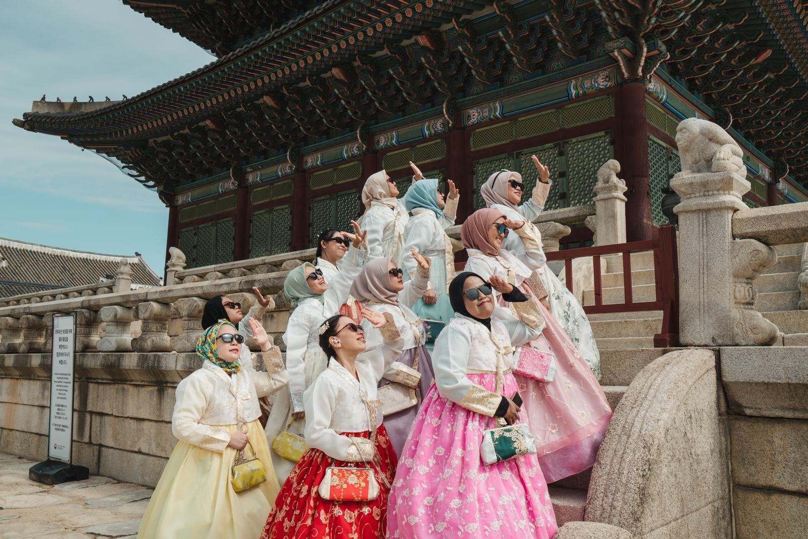 Peserta berhanbok di istana